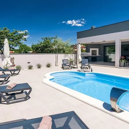 Bella Villa *